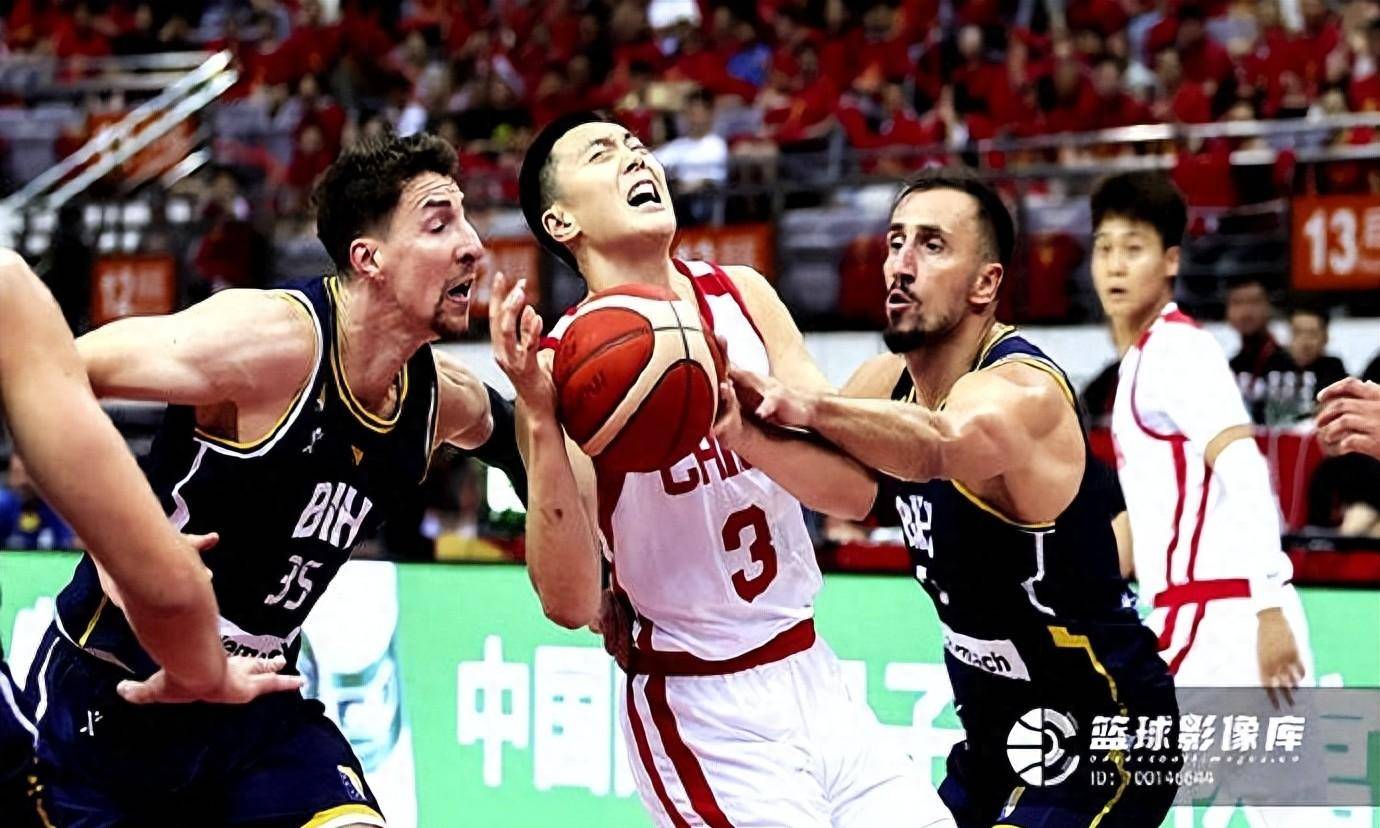 关于山东男篮训练开放日；今晚回应争议引欢呼；意甲在即；心理建设被强调的信息