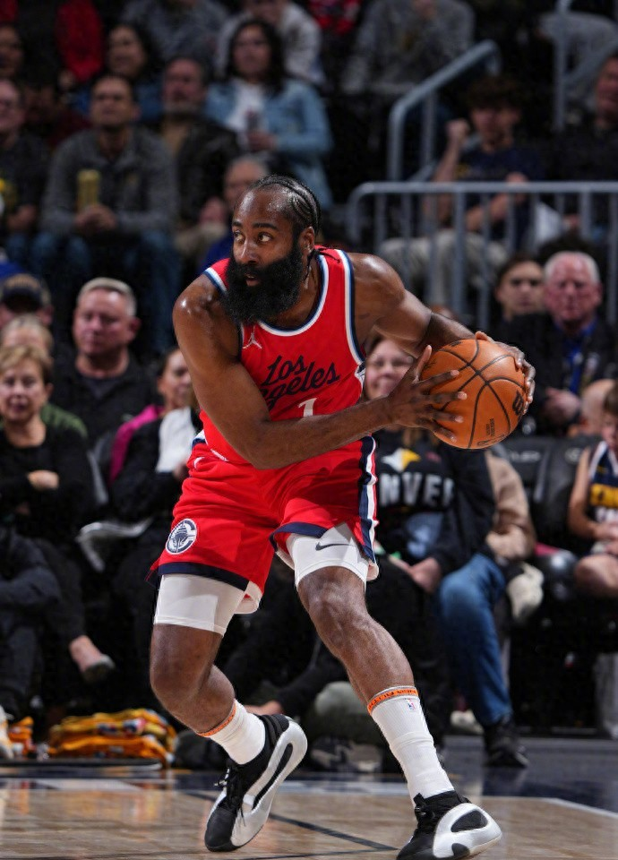 NBA季后赛倒计时；尼斯今晨远射贴柱；细节引发关注；更衣室稳定；数据趋势出现新变化的简单介绍